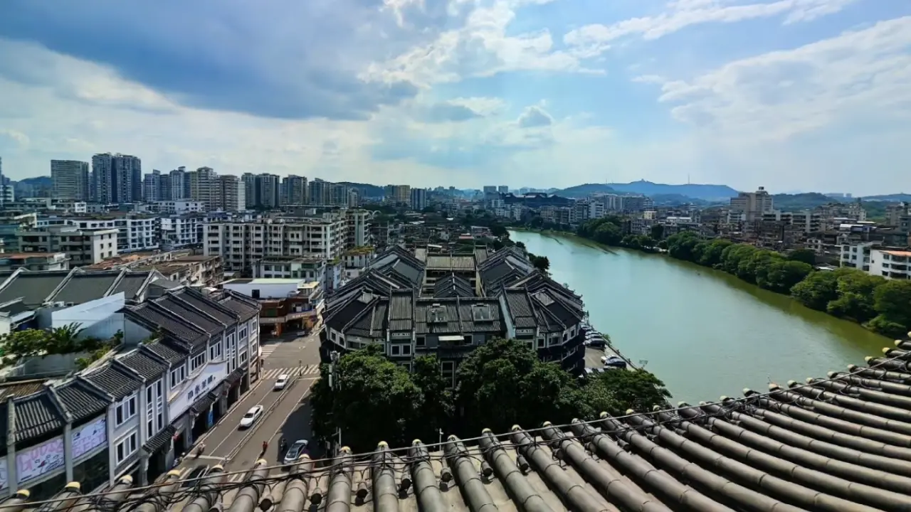 google pixel 10 pro fold day light image