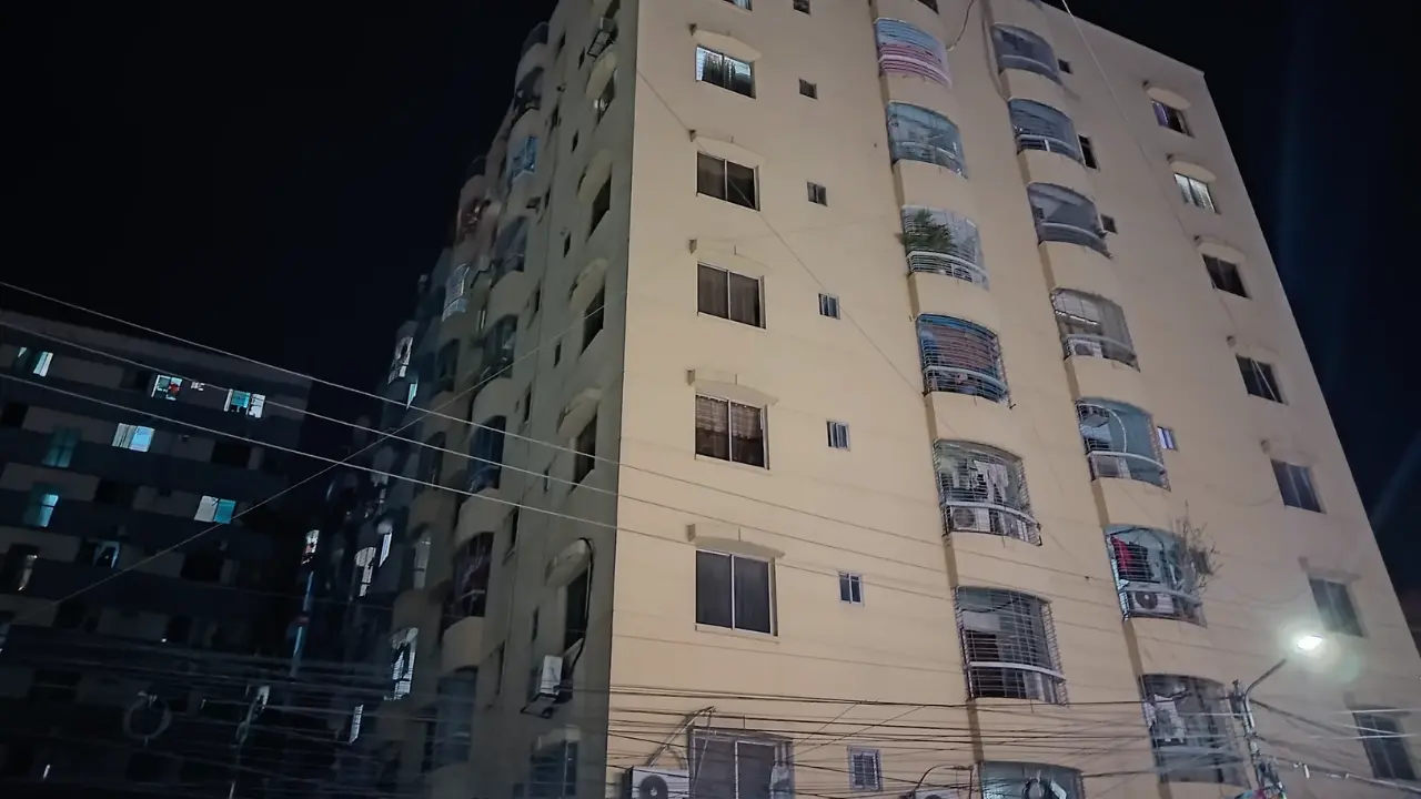 Honor x6c low light image