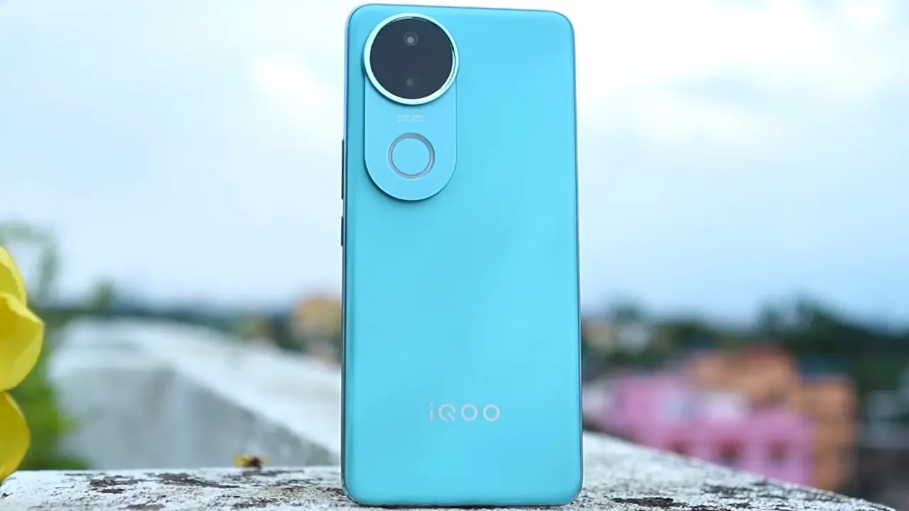 iqoo z10r design build image