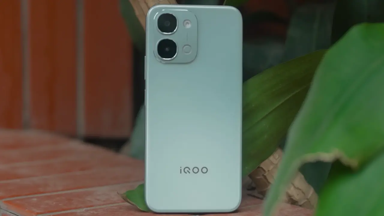iqoo z11x design build image