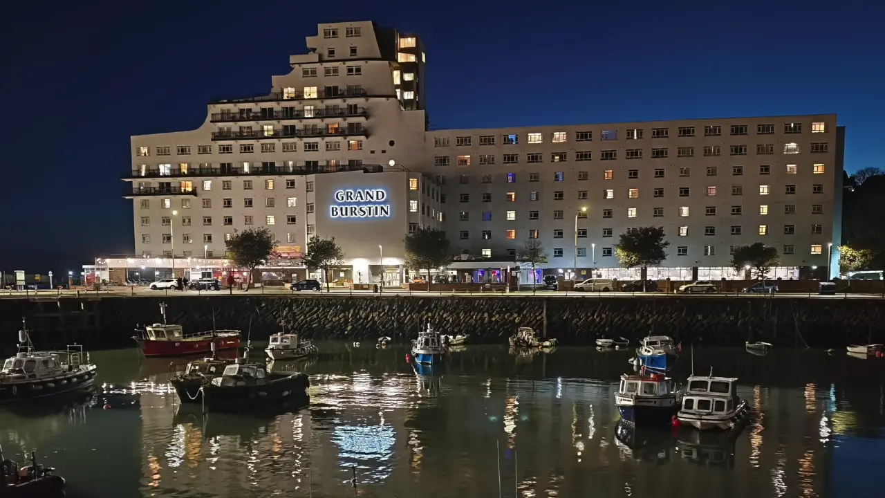 iqoo z11x low light image
