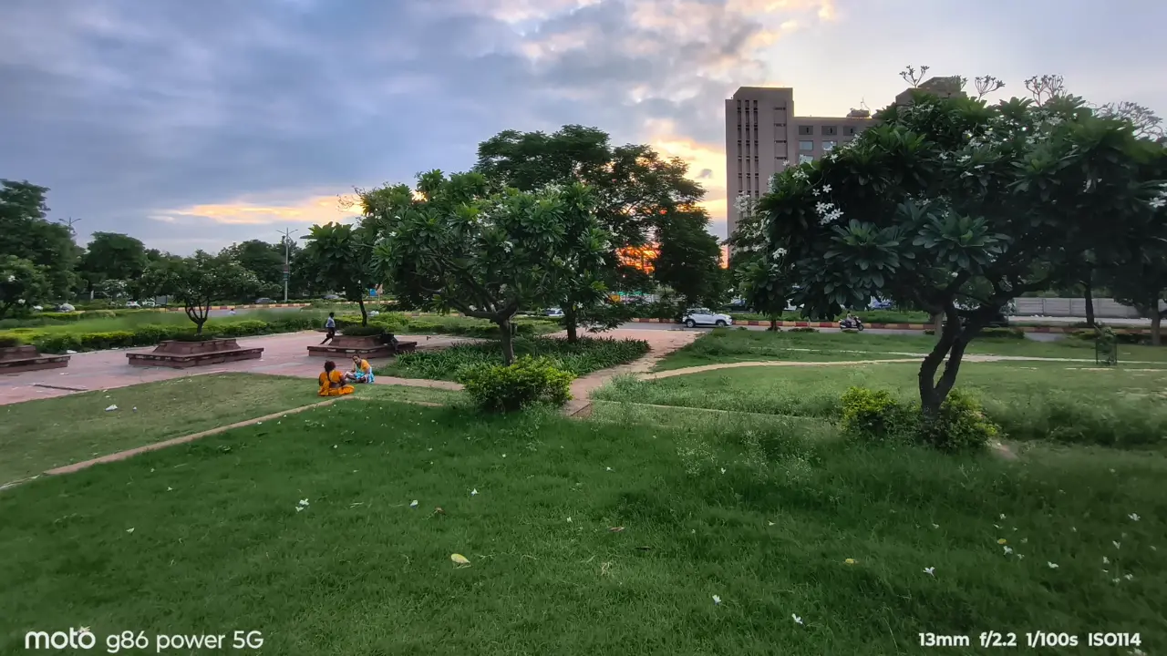 motorola moto g86 day light image