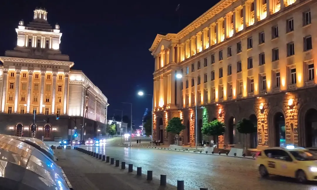 motorola razr 60 ultra low light photo