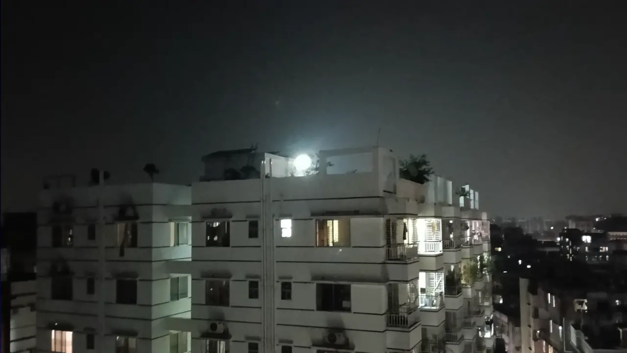 OPPO A6 Pro Low-light Photo