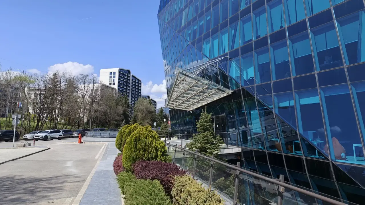 oppo find x9 ultra day light image