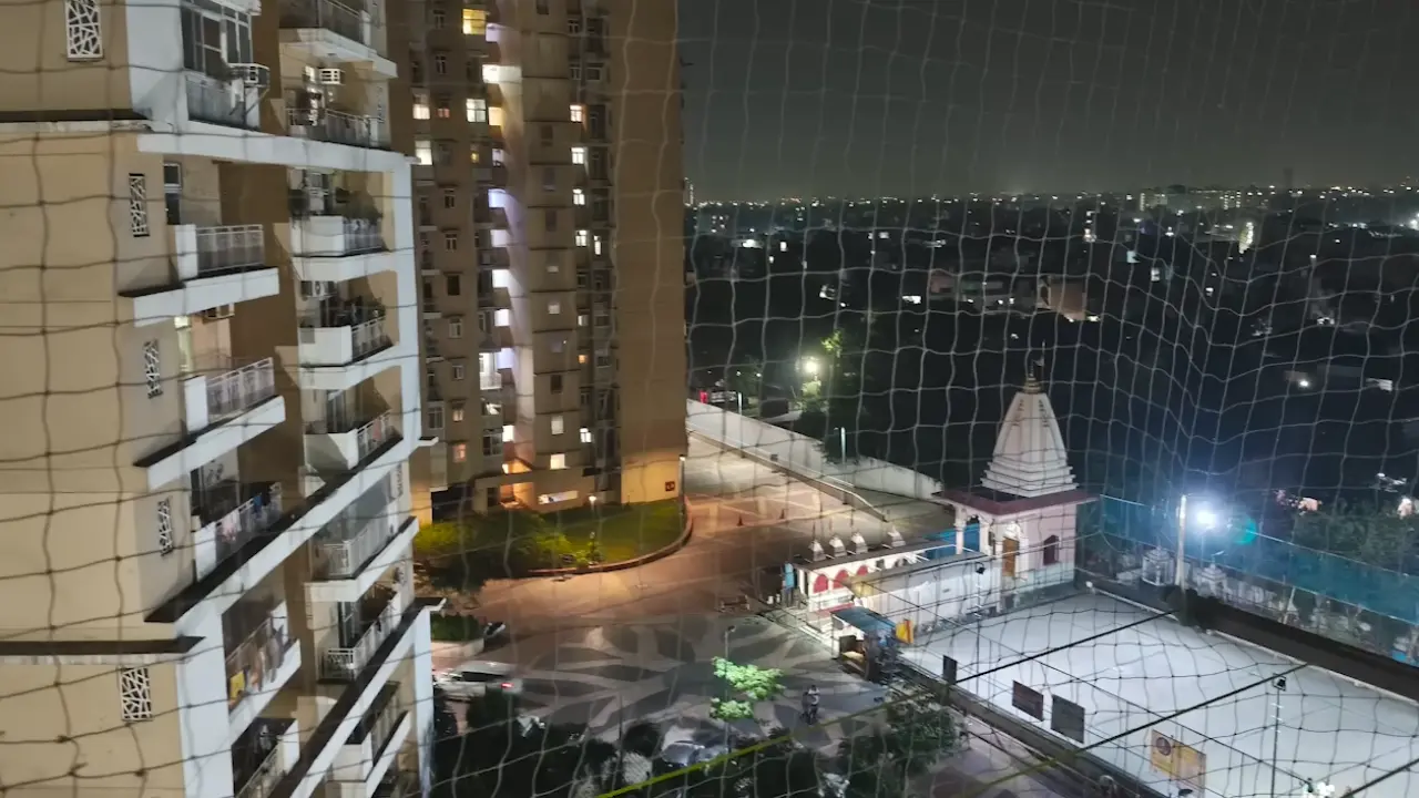 Realme 15 low light image