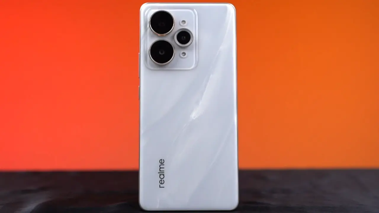 Realme 15 pro design build image
