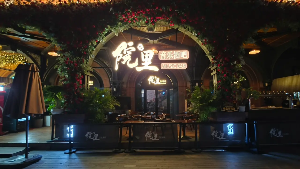realme c85 low light photo