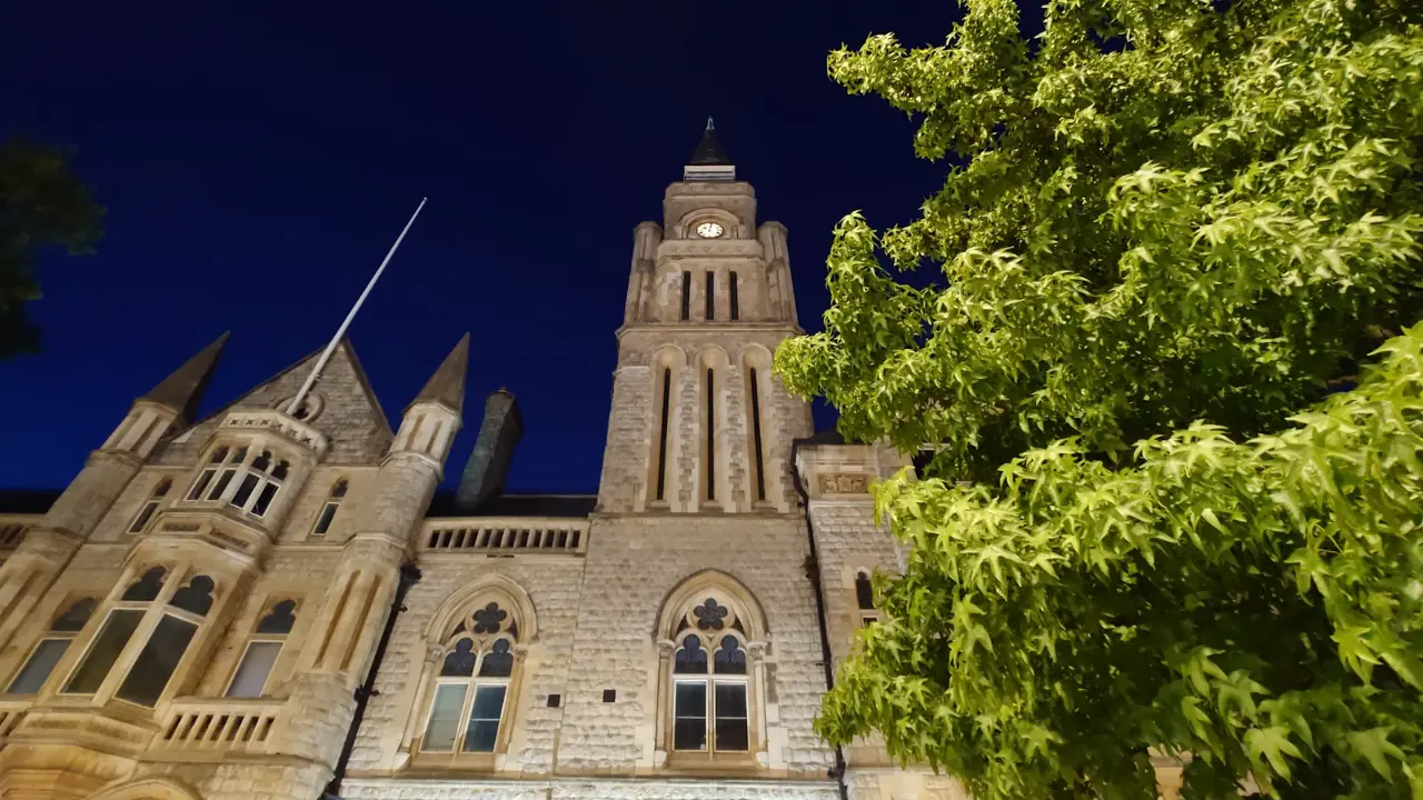 realme gt8 pro low light image