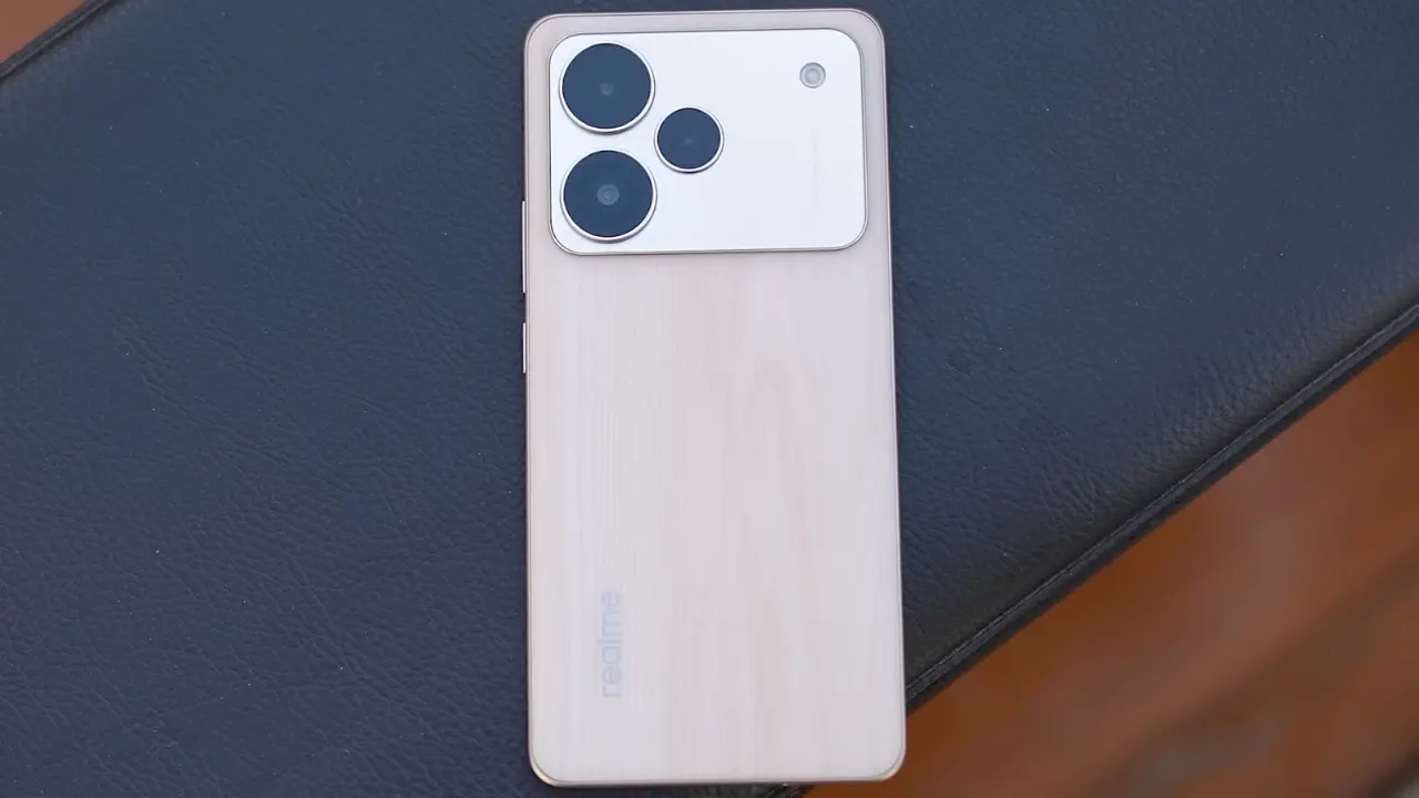 Realme p4 pro design build image