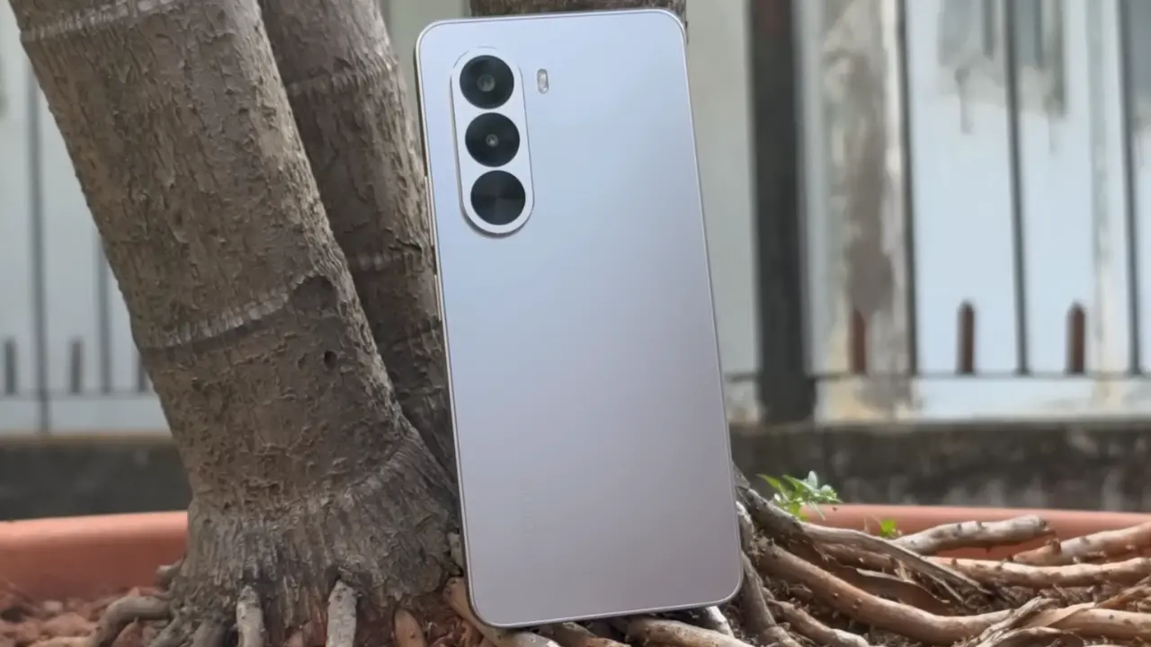 realme p4x design build image