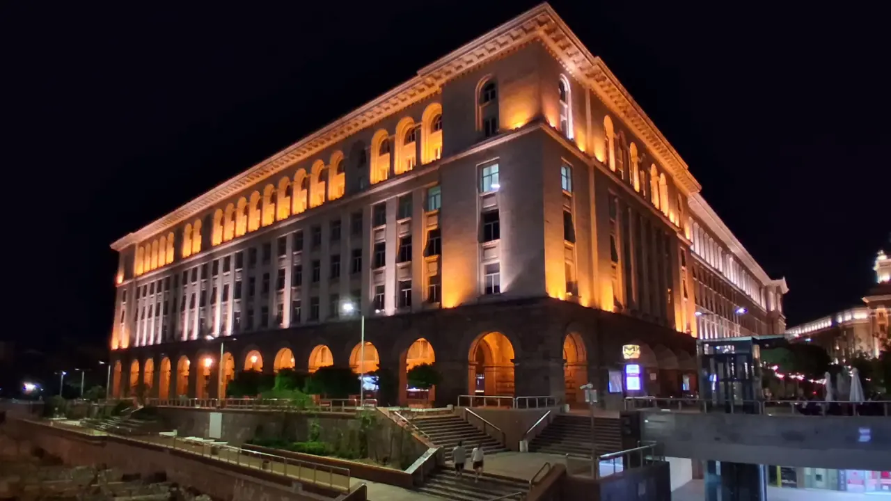 samsung galaxy a17 low light image