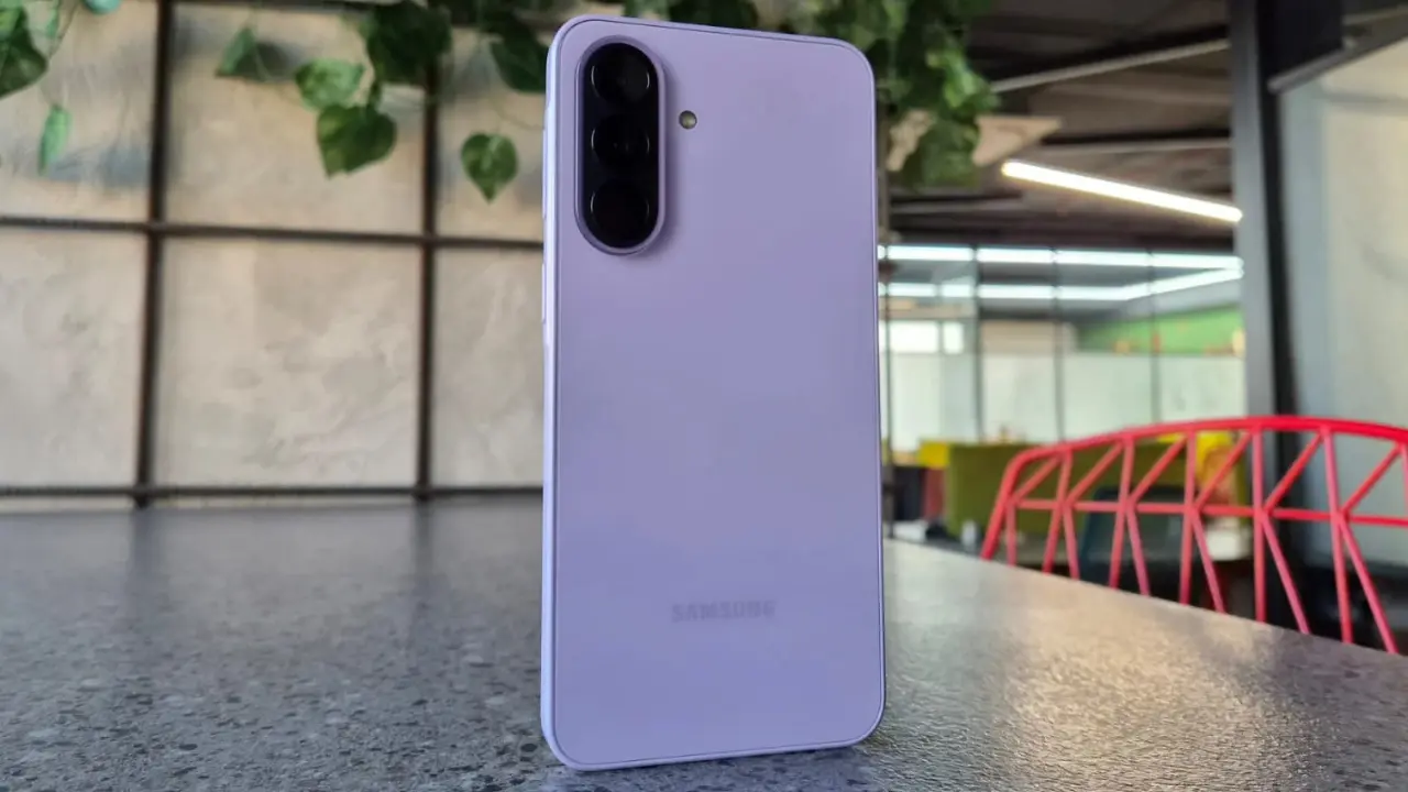 samsung galaxy a37 design build image