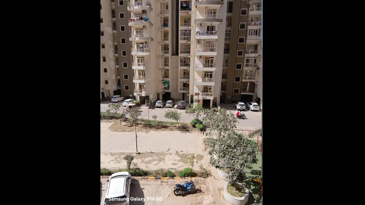 Samsung galaxy f16 daylight photo