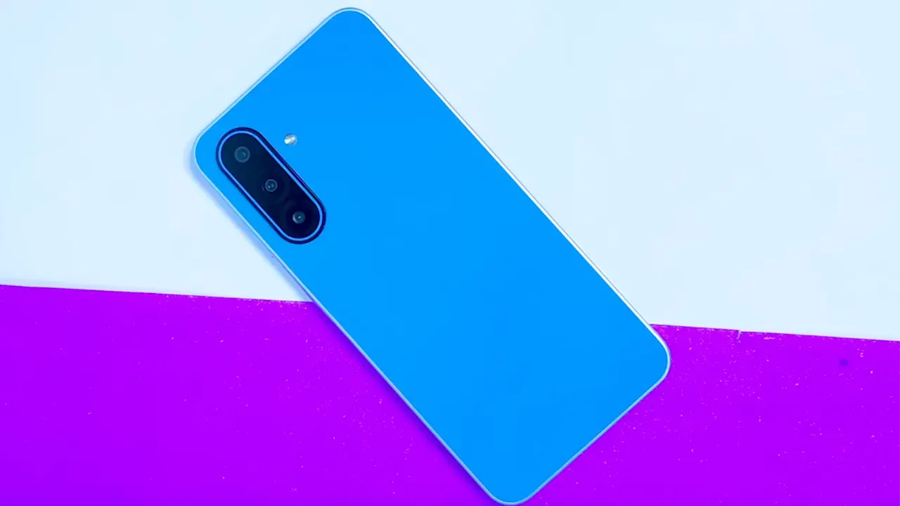 samsung galaxy f17 design build image