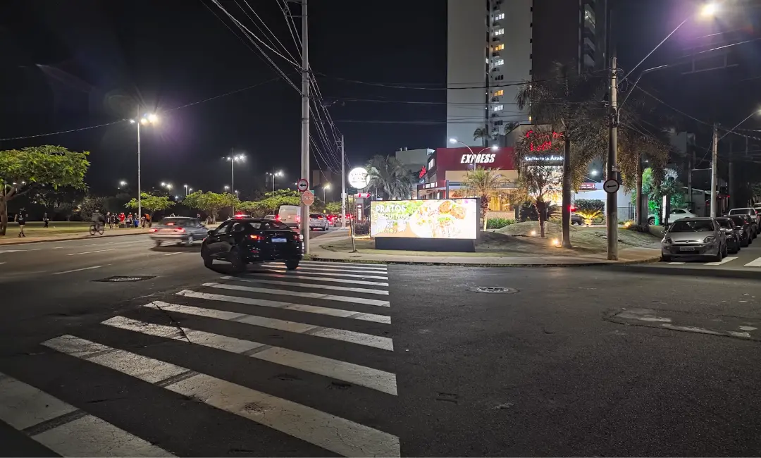 samsung-galaxy-s25-edgelow light photo