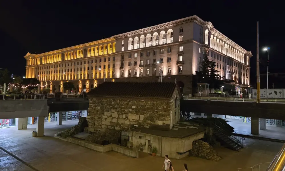 samsung galaxy zfold6 low light image