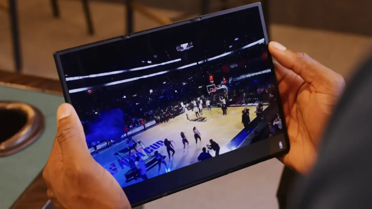 samsung galaxy z trifold display image