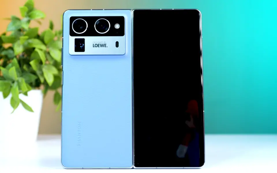 tecno phantom v fold2 design build quality