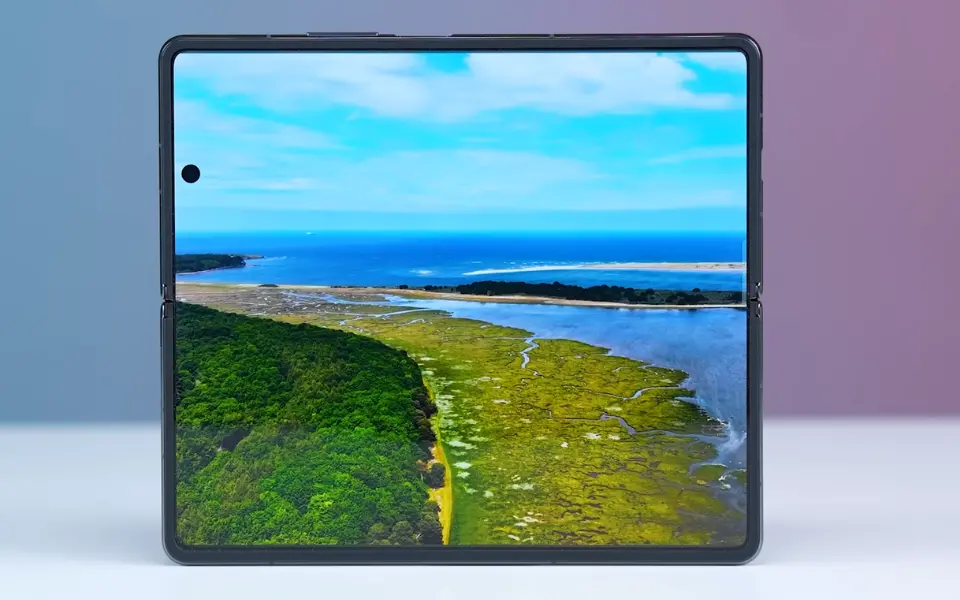 tecno phantom v fold2 display image