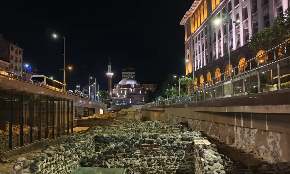 xiaomi poco f7 low light image