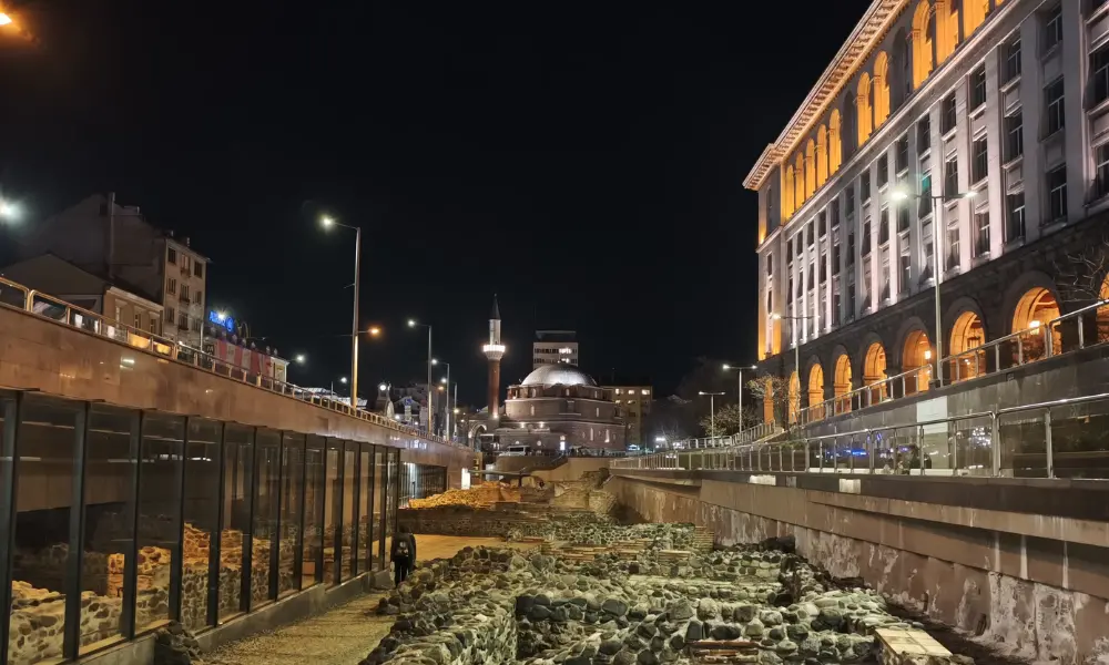 xiaomi poco f7 ultra low light image